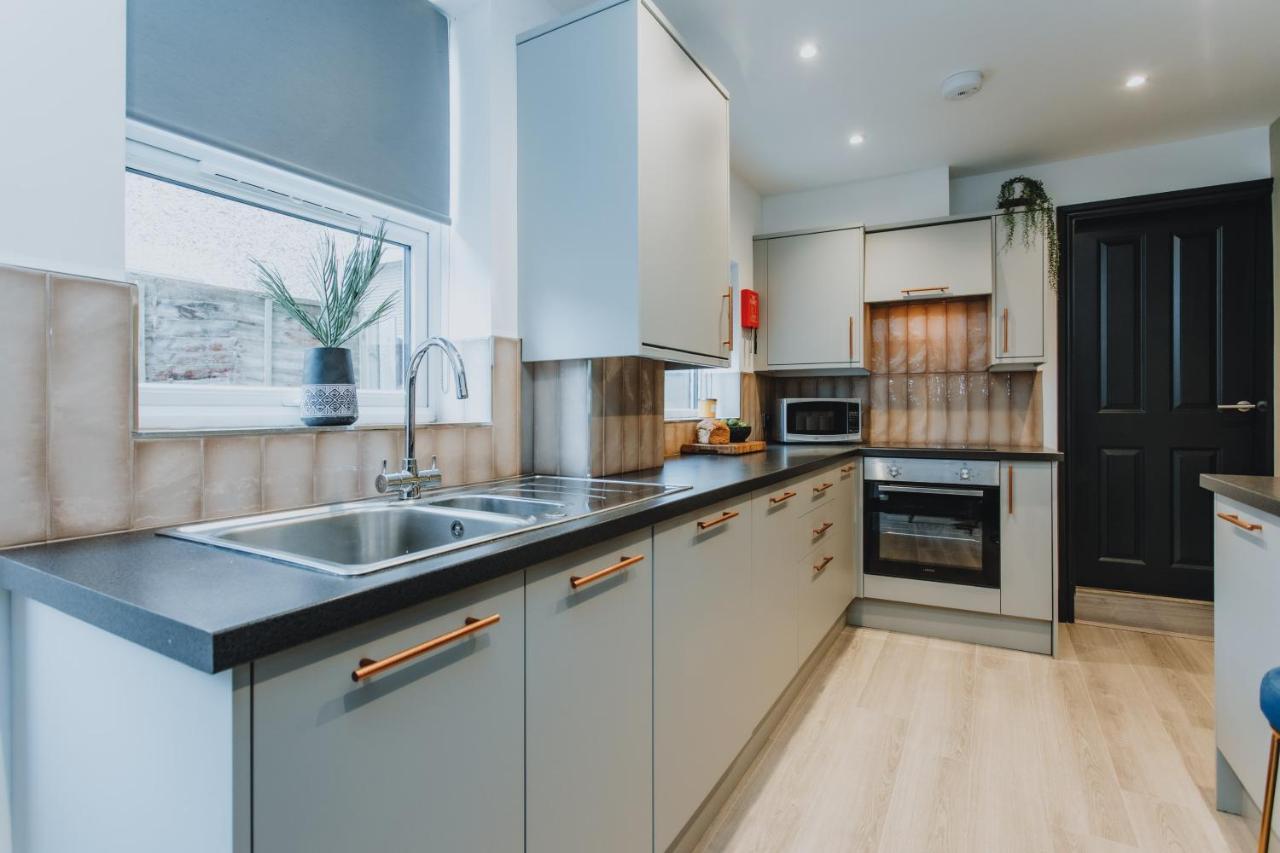 Townhouse House Ideal Contractors In Регбі Екстер'єр фото