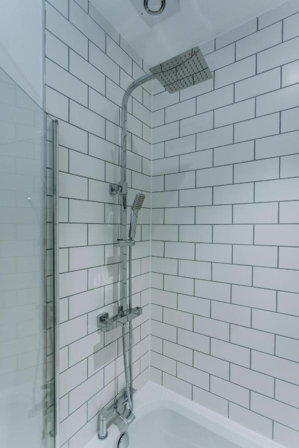 Townhouse House Ideal Contractors In Регбі Екстер'єр фото