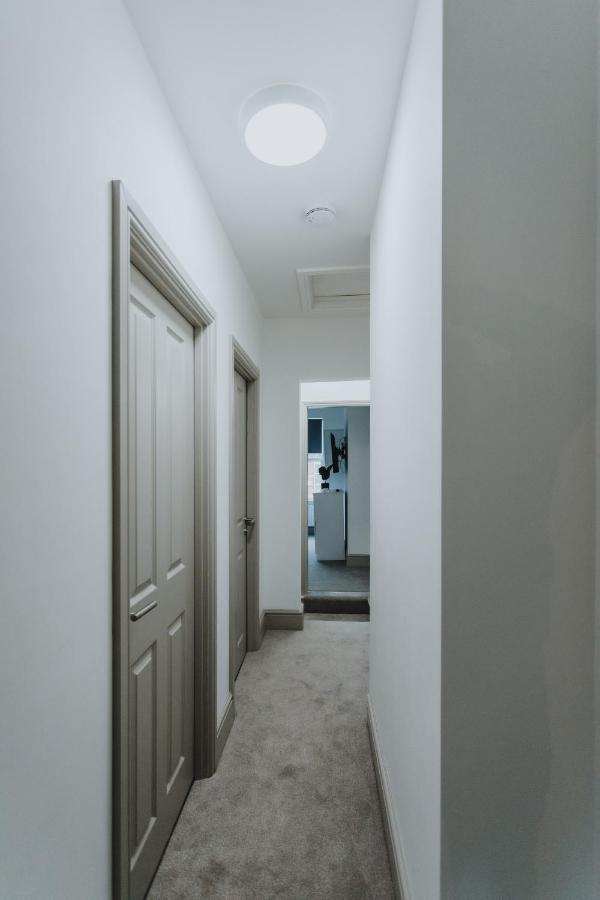 Townhouse House Ideal Contractors In Регбі Екстер'єр фото