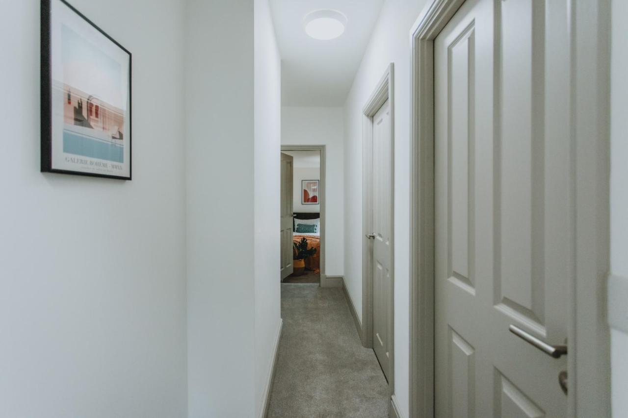 Townhouse House Ideal Contractors In Регбі Екстер'єр фото